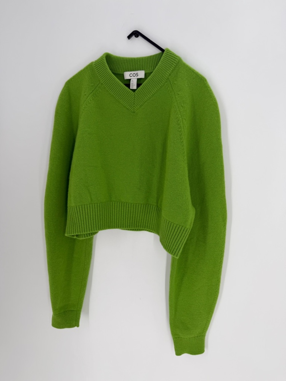 Cos Cropped V-Neck Wool Jumper Sweater In Green - Picture 3 of 7